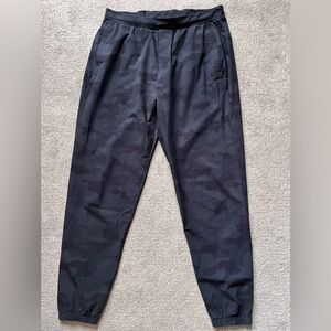 Mens Lululemon Surge Joggers Size Large Camo Print EUC